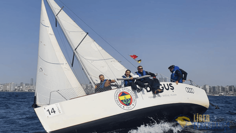 Fenerbahçe Rüzgarı Ayvalık'ta Esti