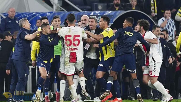 Fenerbahçe-Samsunspor Maçı Sonrası Sahada Gerginlik