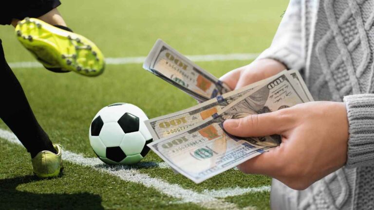 UEFA'dan maaş alarmı